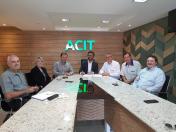 Reunião na ACIT, em Toledo, para renovação de convênio com a Garantioeste SGC