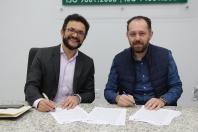 Assinatura de convênio entre Fomento Paraná e Acimacar