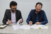 Assinatura de convênio entre Fomento Paraná e Acimacar