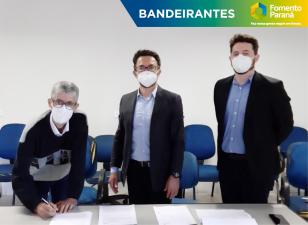 Assinatura de convênio em Bandeirantes, com o prefeito Jaelson Ramalho Matta, o diretor-presidente, Heraldo Neves, e o diretor de Mercado, Vinícius Rocha.