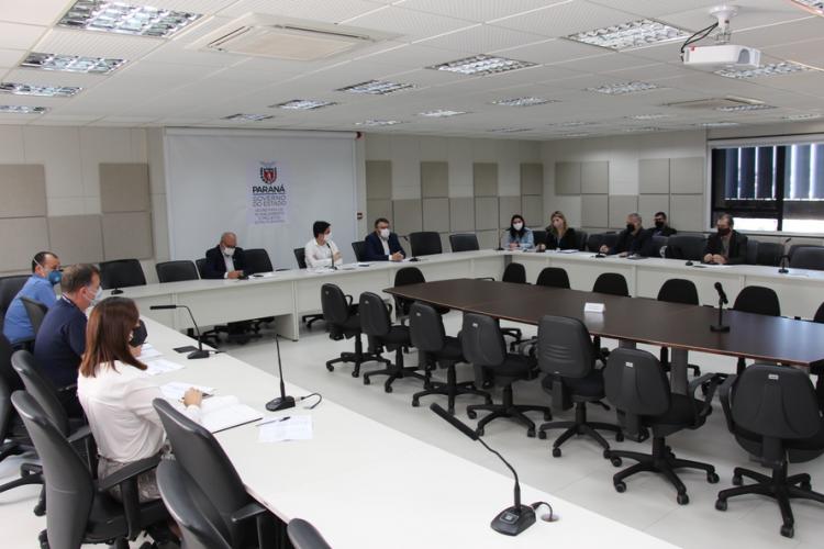 Iniciativa reúne secretarias de Estado, BRDE, Fomento Paraná e Sistema S. Ideia é viabilizar a capacitação dos trabalhadores e disponibilizar microcrédito para fomentar o empreendedorismo.