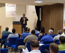 O coordenador de Mercado da Fomento Paraná, Artur Coelho, fez uma apresentação das linhas de crédito da instituição disponíveis para os comerciantes