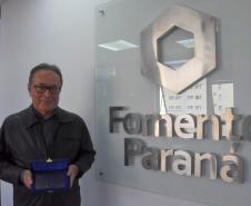 Homenagem marca despedida do empregado nº 01 da Fomento Paraná