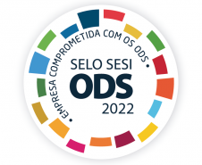 Logo colorido do Selo Sesi ODS 2022, escrito Empresa Comprometida com os ODS.