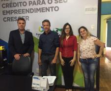 O diretor Luiz Malucelli Neto aproveitou para visitar o agente de crédito Volnei Lampert, no Banco do Empreendedor de Foz do Iguaçu, uma parceria entre a Fomento Paraná e a prefeitura municipal, que agora está funcionando em novas instalações.