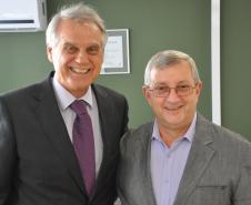 O presidente da Fomento Paraná, Vilson Ribeiro de Andrade, com o palestrante Fernando Pianaro.