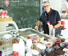 Silvio Gallego  pegou um financiamento de microcrédito para abrir uma sorveteria, depois para aumentar as instalações e está no terceiro crédito, para uma nova expansão da empresa, e já contratou um empregado.. 