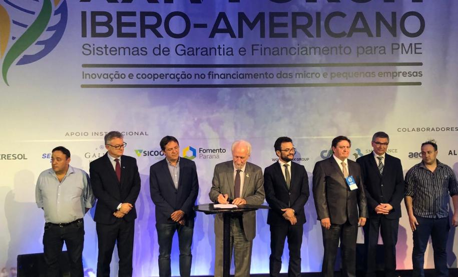 Fomento Paraná e SGC Central criam nova linha de crédito durante o XXIV Fórum Ibero-americano de Sistemas de Garantia e Financiamento para Micro, Pequenas e Médias Empresas, realizado em Foz do Iguaçu, com a presença do vice-governador Darci Piana