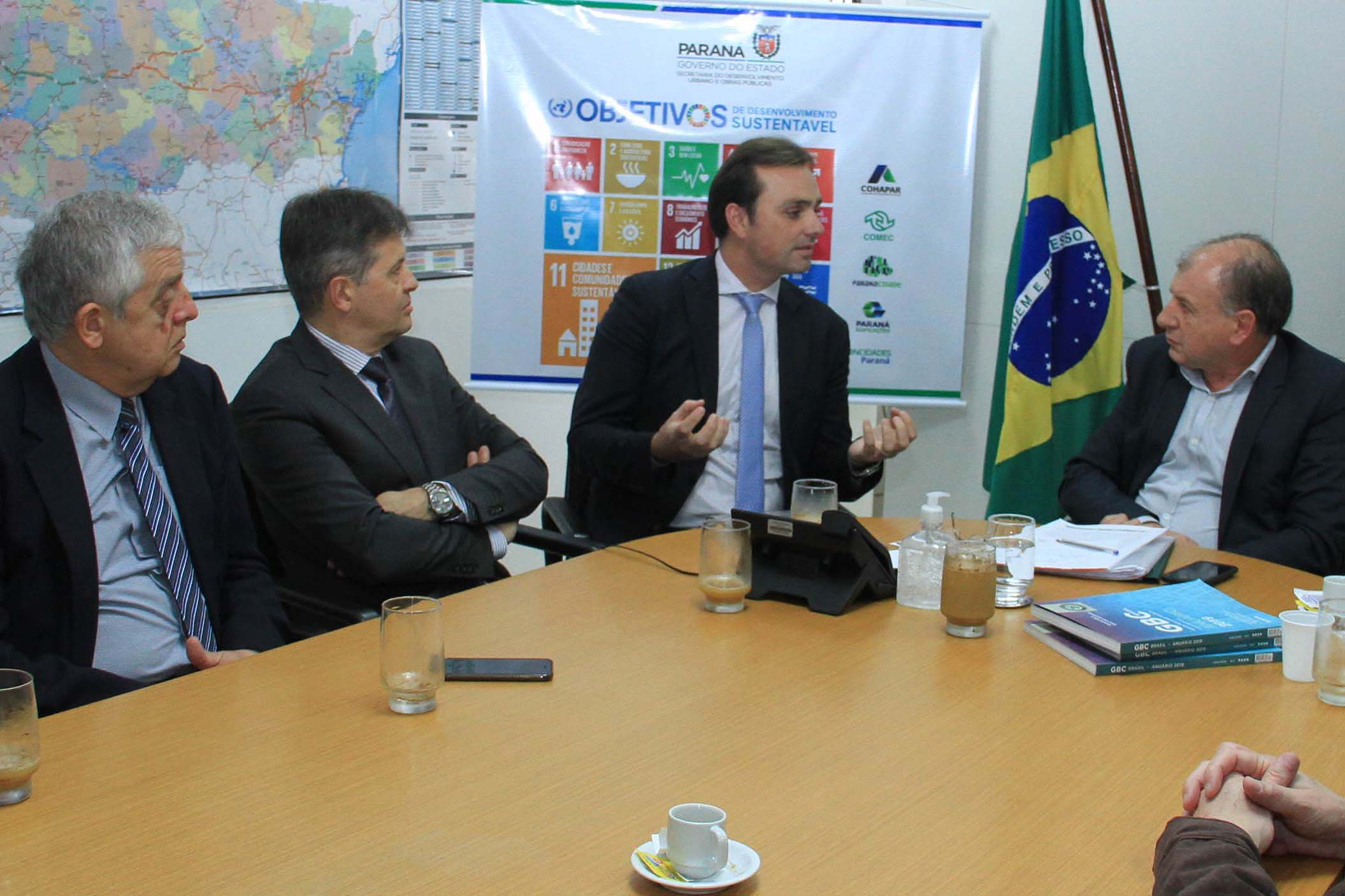 O secretário do Desenvolvimento Urbano e de Obras Pública, João Carlos Ortega, assinou Memorando de Entendimento entre o Paranacidade, o Green Building Council Brasil (GBC BR) e a Fomento Paraná