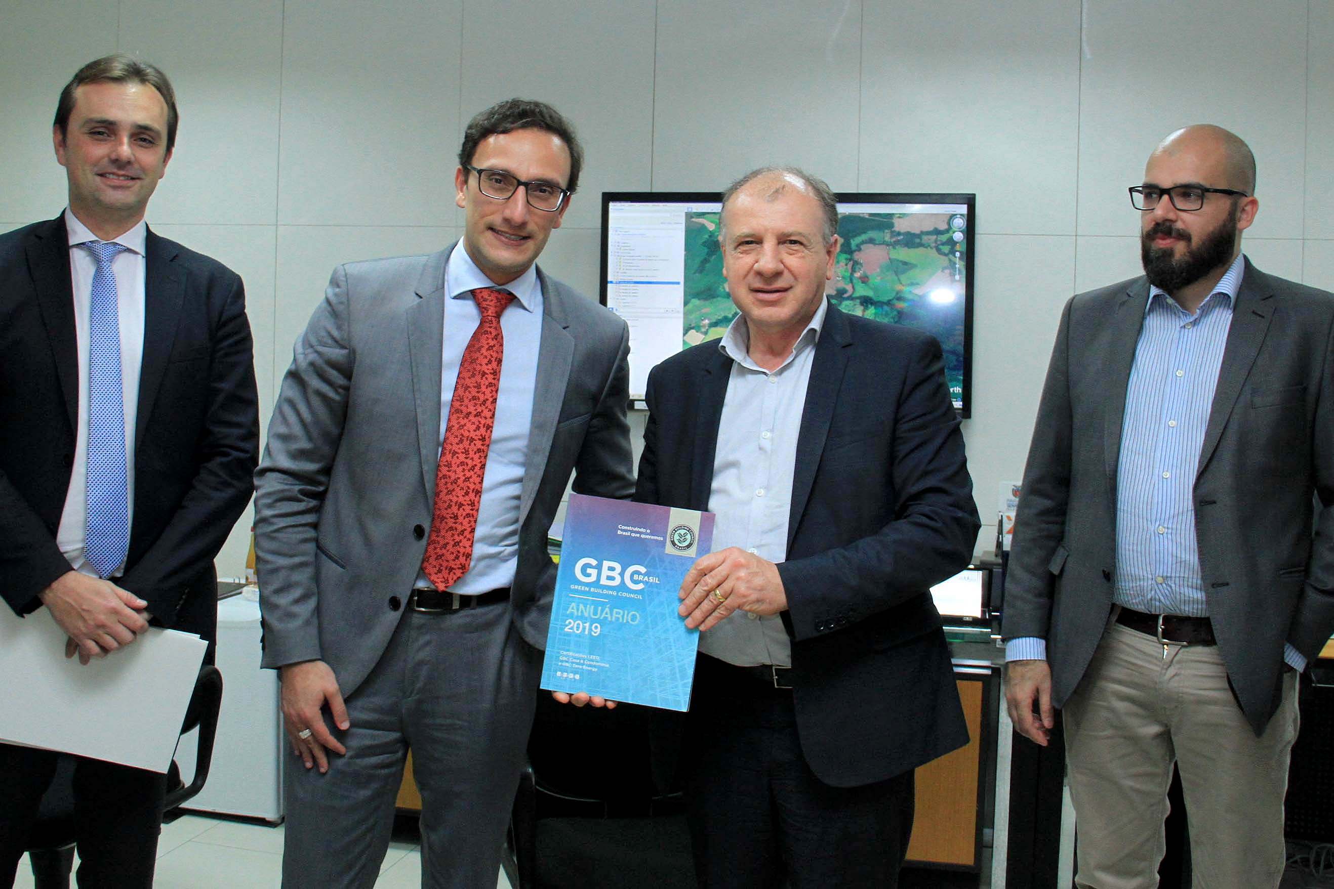 O secretário do Desenvolvimento Urbano e de Obras Pública, João Carlos Ortega, assinou Memorando de Entendimento entre o Paranacidade, o Green Building Council Brasil (GBC BR) e a Fomento Paraná