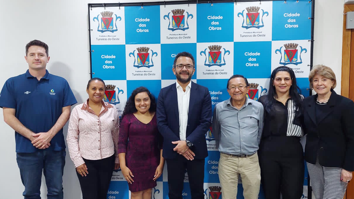 Reunião em Tuneiras do Oeste, com a equipe do prefeito Taketoshi (Bóia) Sakurada.