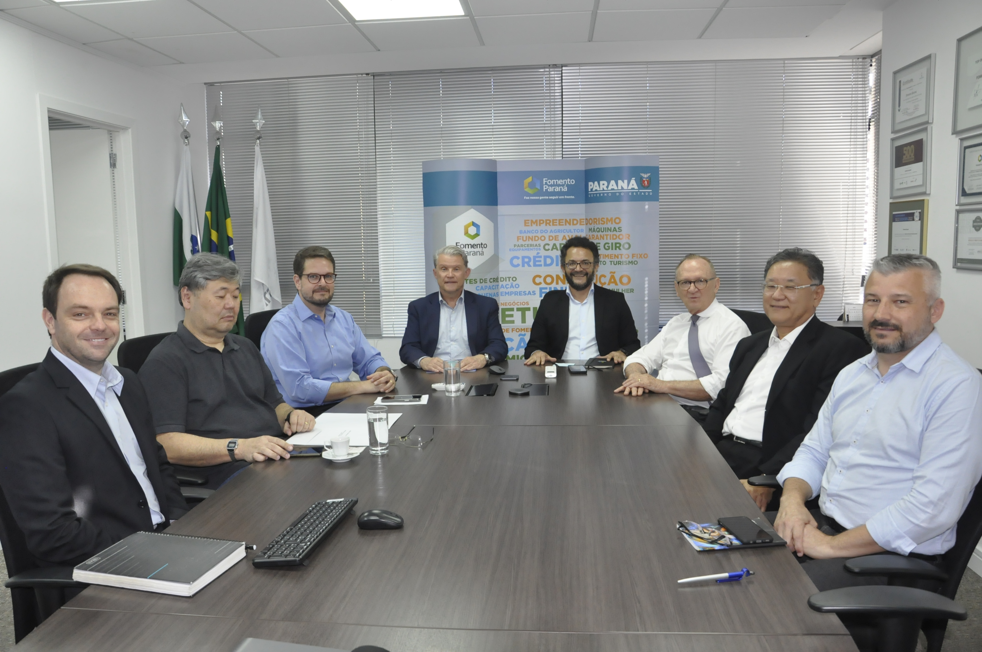 Ipardes entrega Fomento Paraná estudo que mediu impacto do crédito na economia paranaense