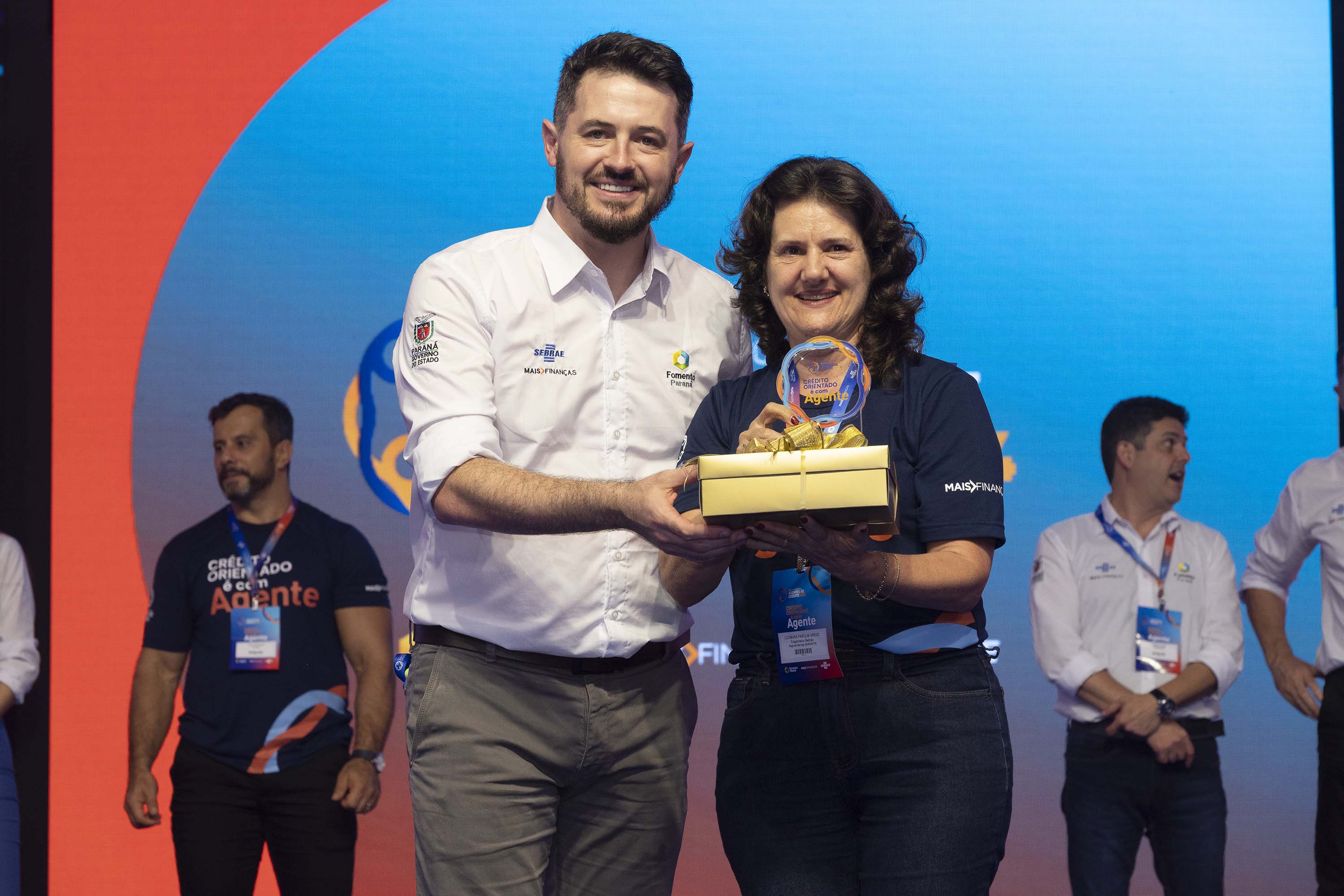 Prêmio Estadual de Microcrédito Fomento Paraná e Sebrae/PR 2024, entregue nesta quinta-feira (28), no encerramento do Encontro Estadual de Agentes de Crédito. Na foto, Categoria de até 20 mil habitantes 1º lugar – Engenheiro Beltrão, Lucimara Grego.