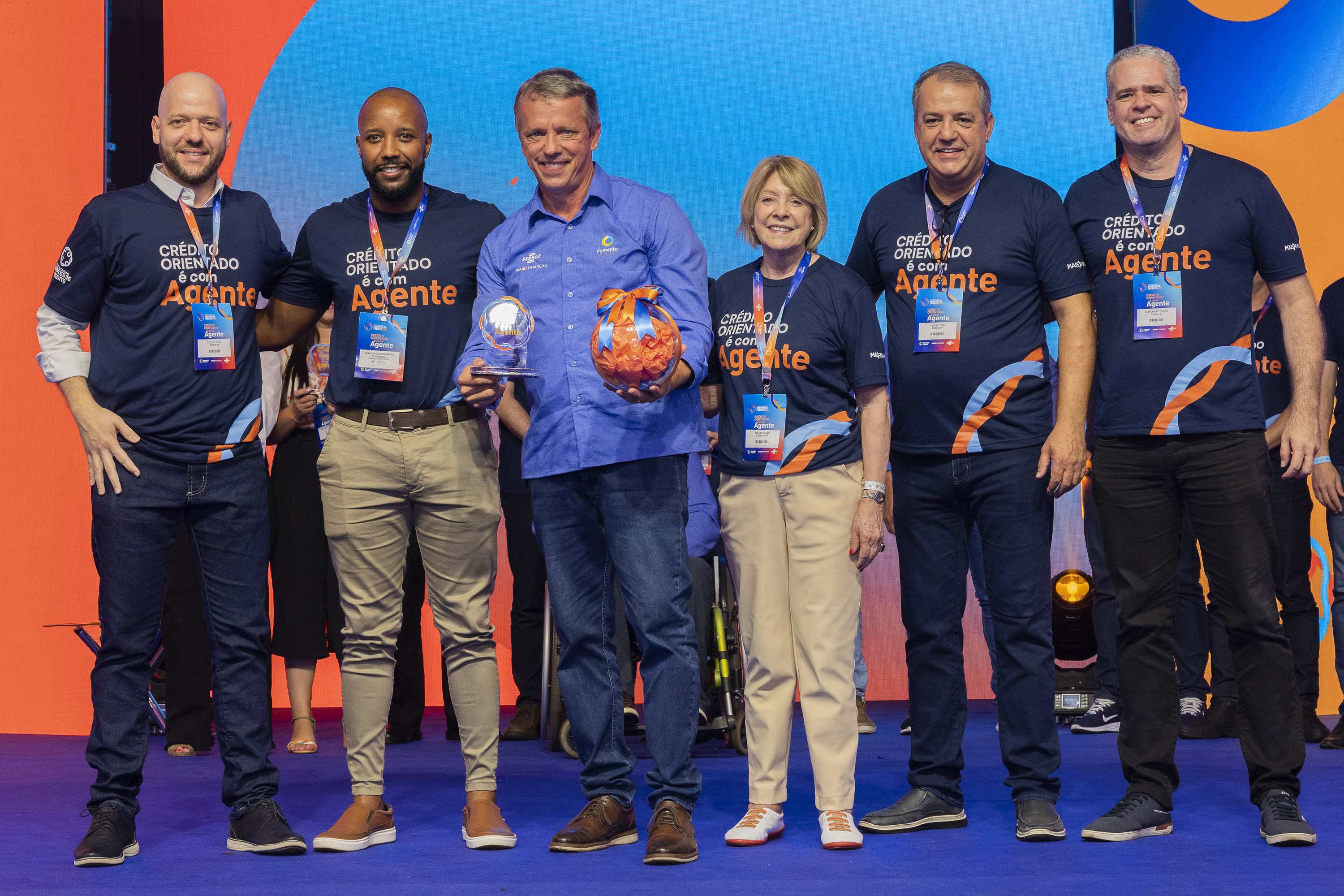 Prêmio Estadual de Microcrédito Fomento Paraná e Sebrae/PR 2024, entregue nesta quinta-feira (28), no encerramento do Encontro Estadual de Agentes de Crédito. Na foto,premiação de Foz do Iguaçu e Guarapuava - Volnei Lampert e Danilo Jesus.