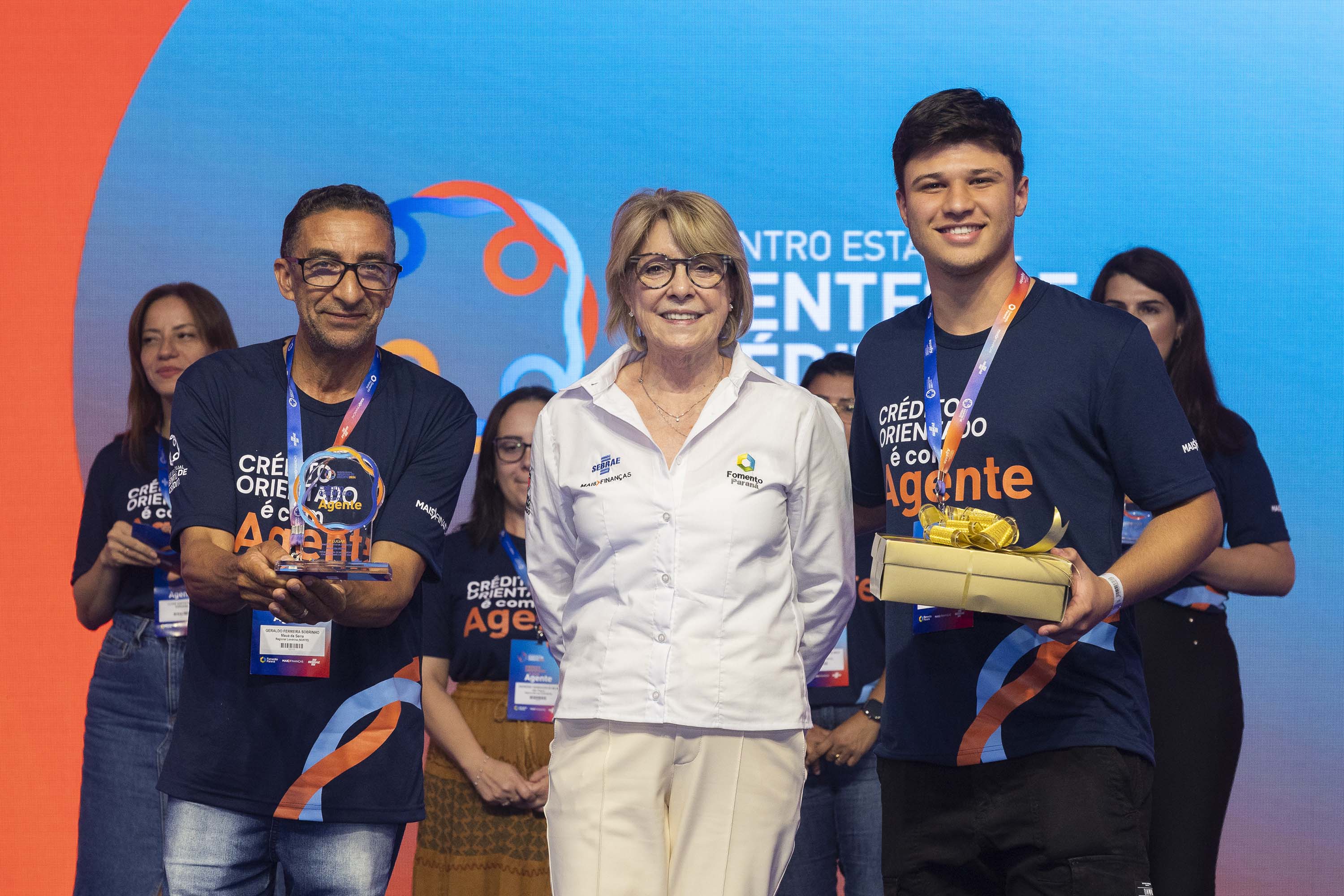 Prêmio Estadual de Microcrédito Fomento Paraná e Sebrae/PR 2024, entregue nesta quinta-feira (28), no encerramento do Encontro Estadual de Agentes de Crédito. Na foto, premiação de Mauá da Serra. Geraldo Ferreira e Andrey Oliveira.