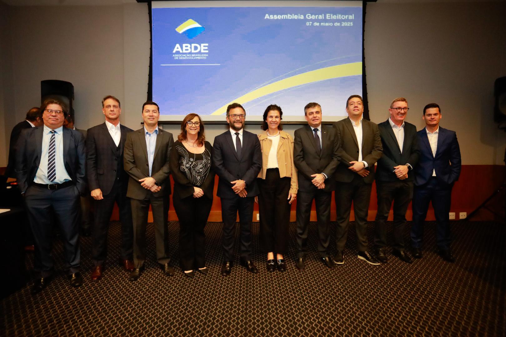 Nova diretoria eleita da ABDE