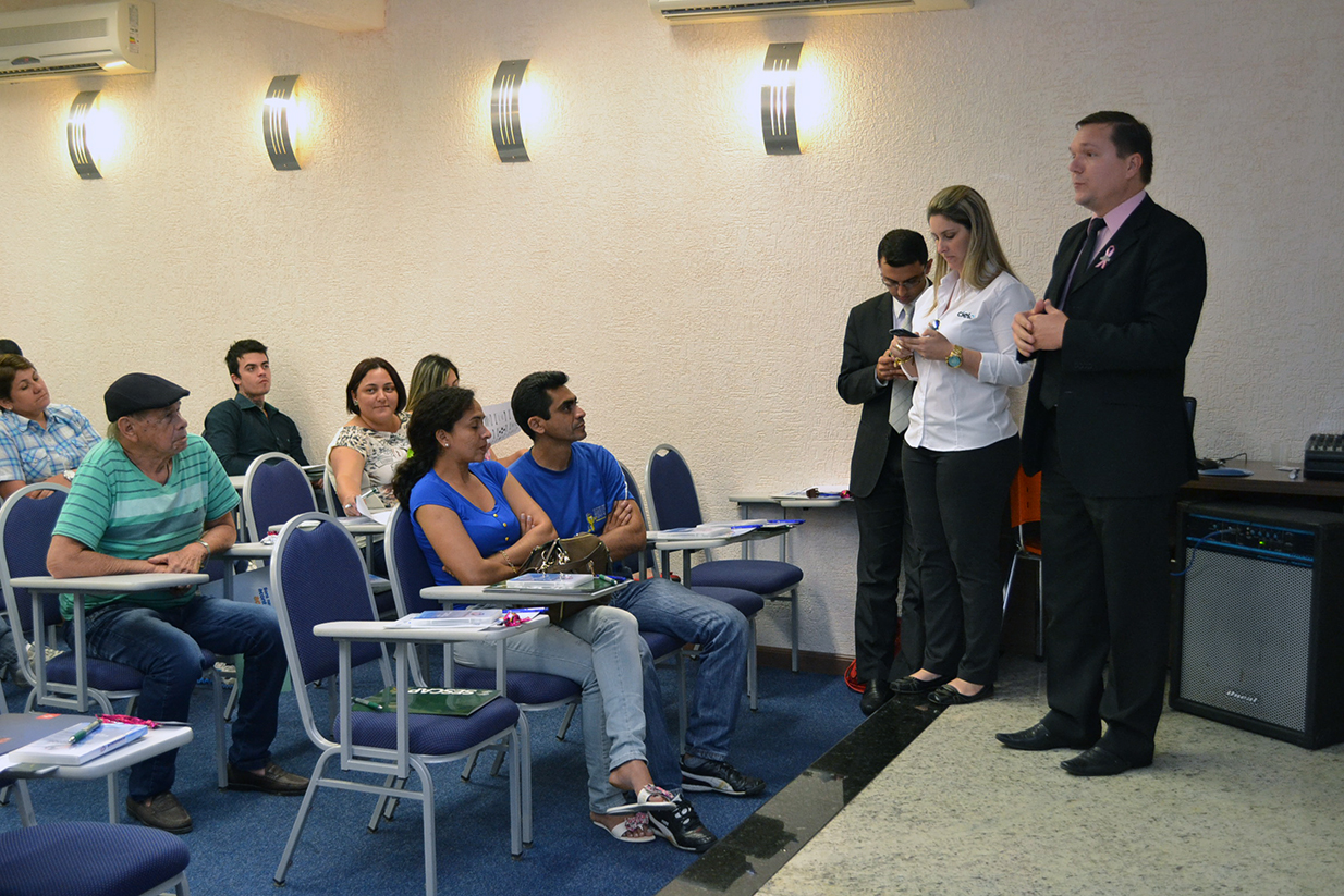 Técnicos da Fomento Paraná apresentaram as linhas de crédito de baixo custo da instituição aos microempreendedores de Paranaguá.