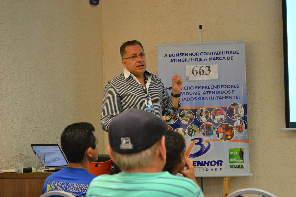 Técnicos da Fomento Paraná apresentaram as linhas de crédito de baixo custo da instituição aos microempreendedores de Paranaguá.