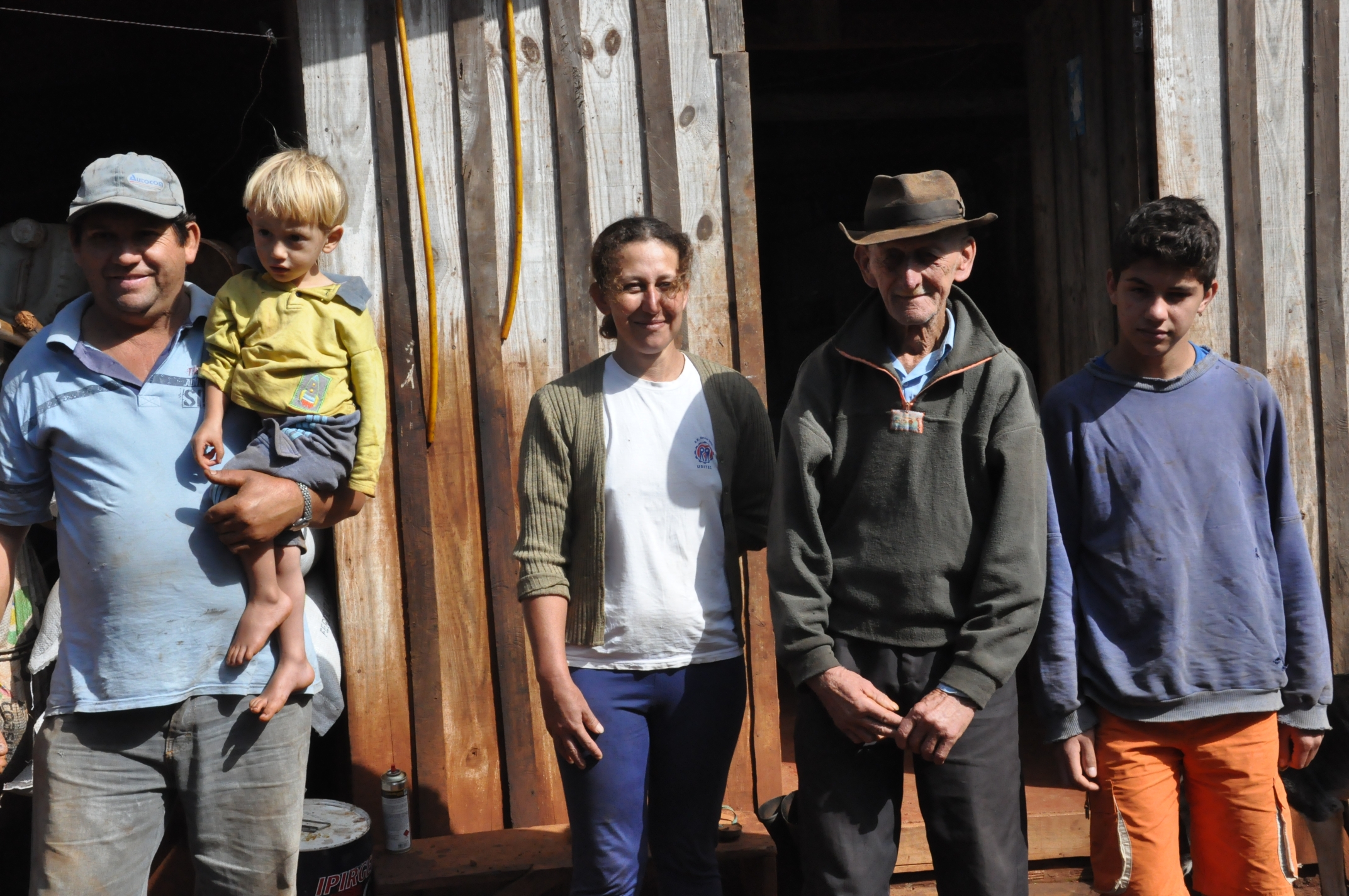 A família de Irene Giteski Ferreira, agricultora de Porto Barreiro, financiou duas vacas pelo Paraná Juro Zero, da Fomento Paraná.