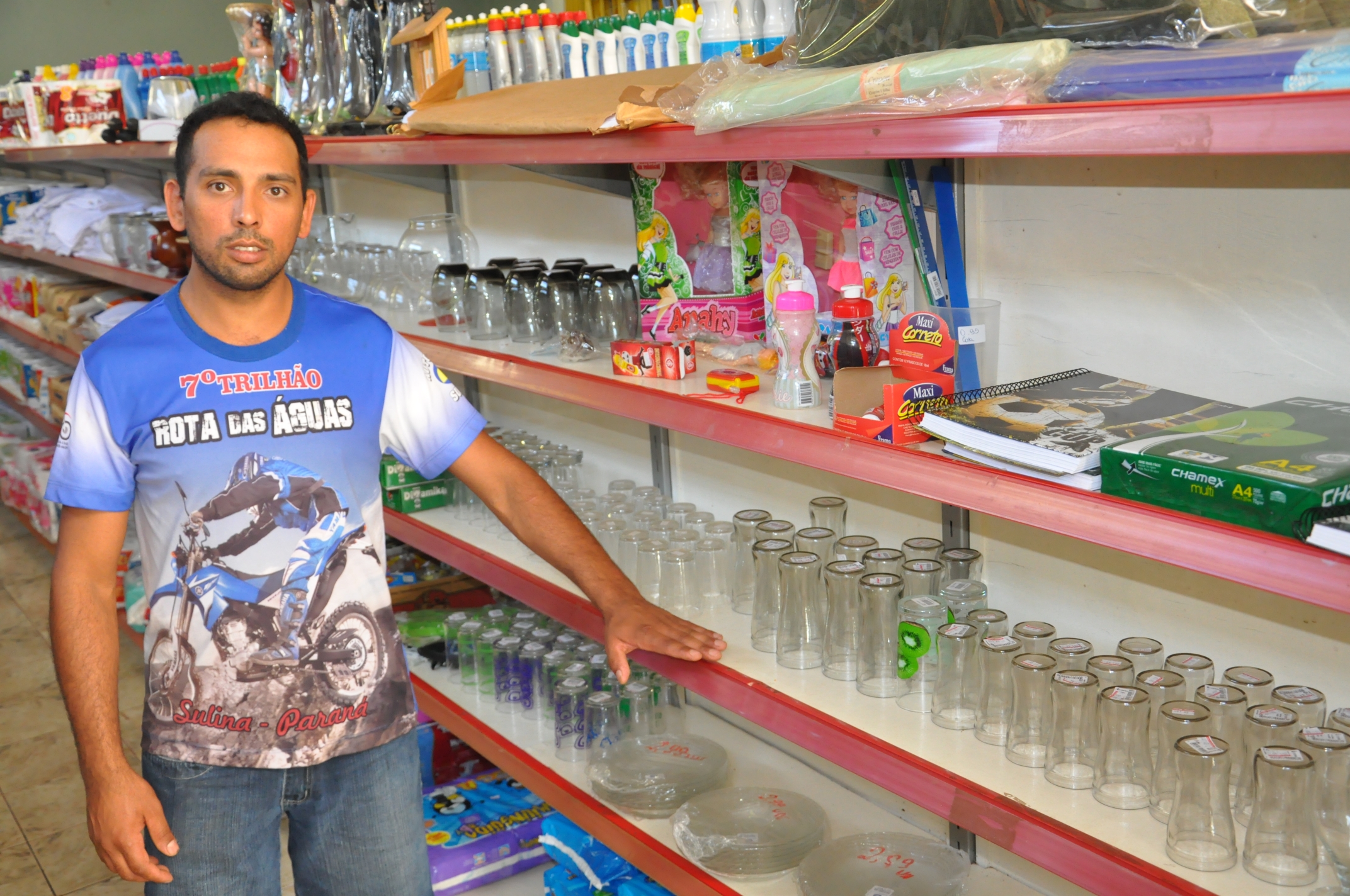 Juarez de Lima Damazio, do Mercado Popular em Sulina. Financiado pela Fomento Paraná para ajudar na recuperação de estabelecimentos atingidos pelas enchentes em junho de 2014.