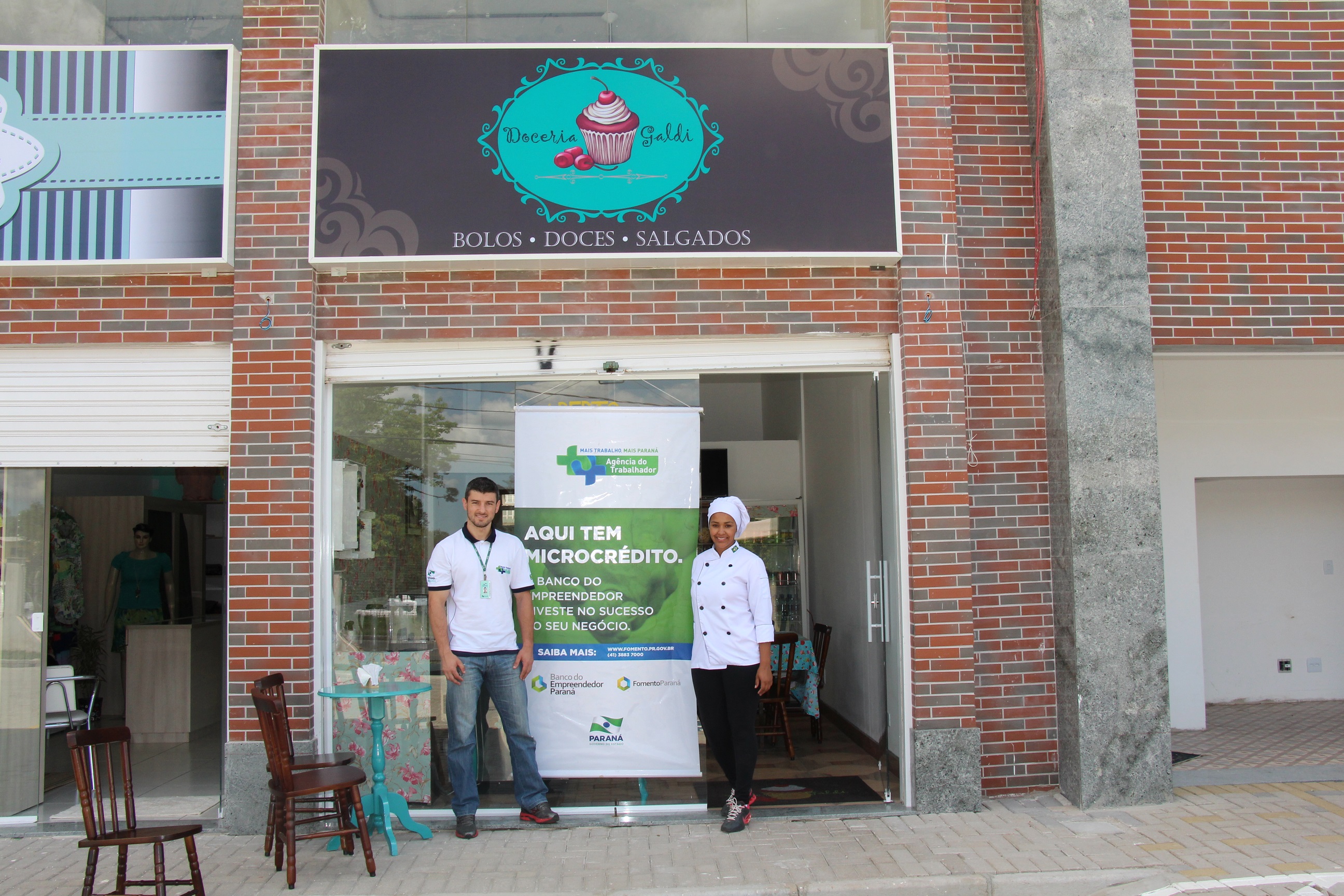 Michele Ferreira Galdino abriu uma loja de bolos e doces em Almirante Tamandaré, com um financiamento de microcrédito obtido por meio da Agência do Trabalhador de Curitiba.