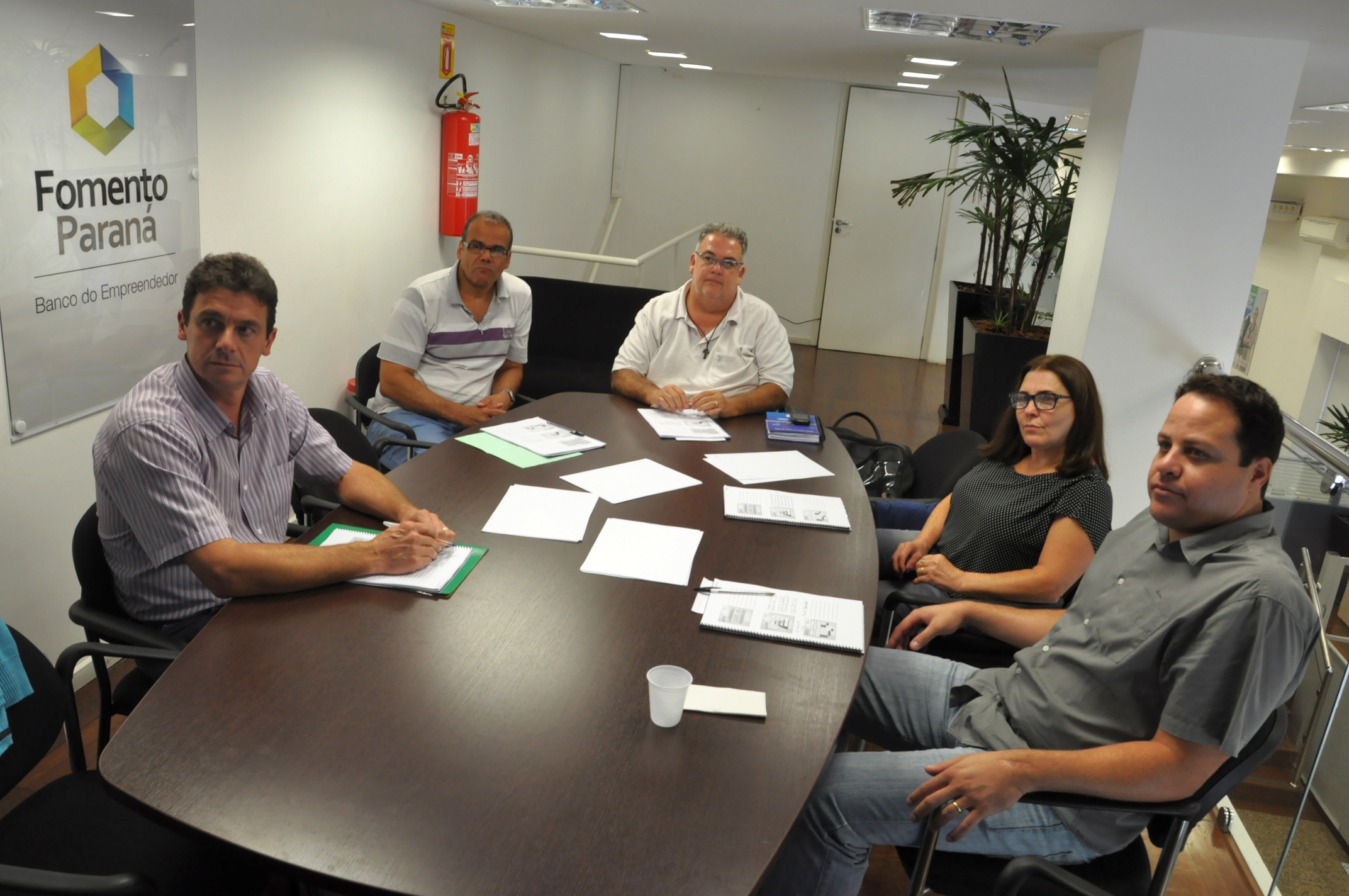 Novos agentes de Curitiba, Carlópolis, Mangueirinha, Quatro Barras e Santo Antônio da Platina participam de uma turma especial de treinamento nesta semana na sede da Fomento Paraná.