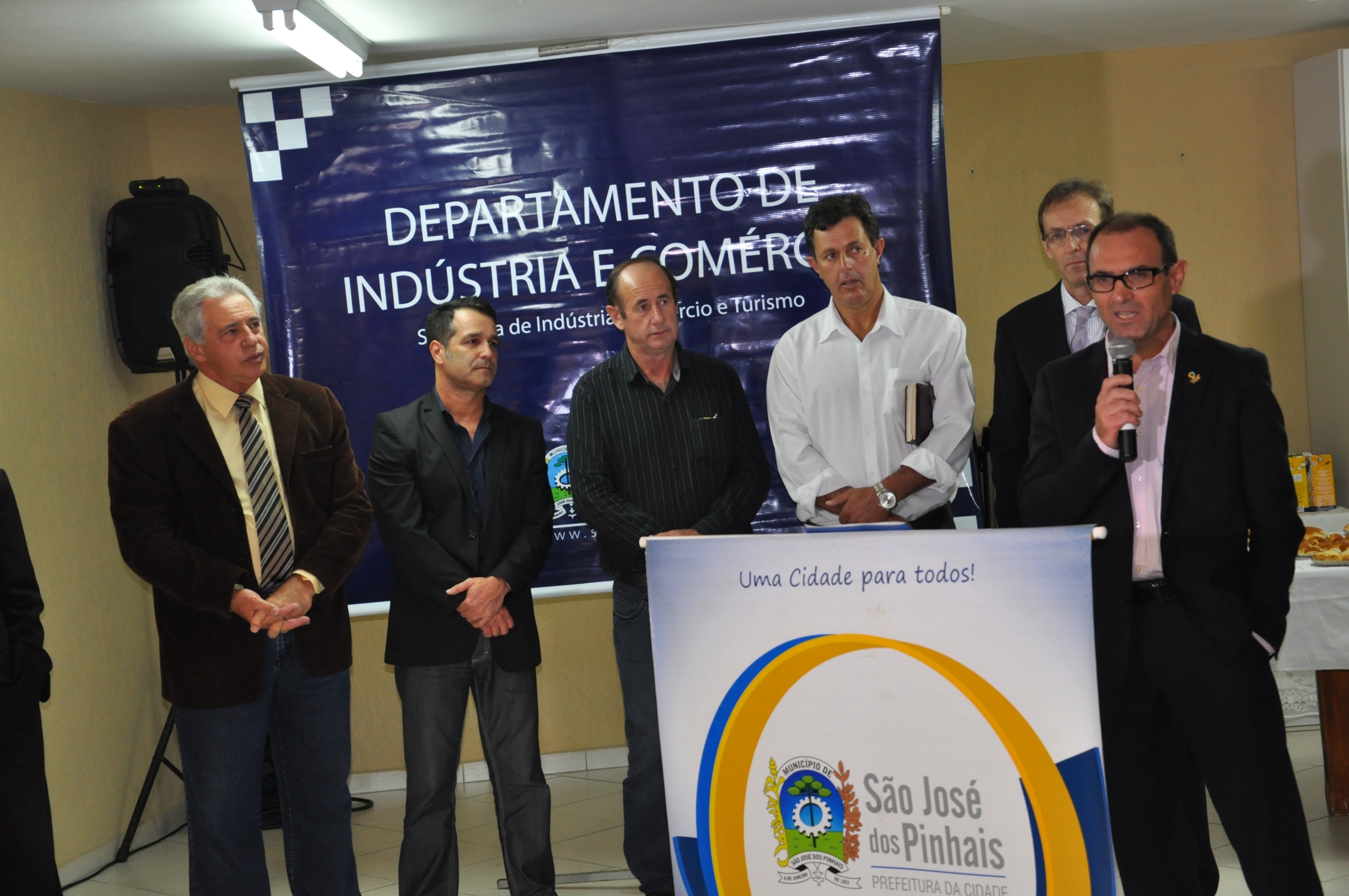 Antonio Romildo Mileck, gerente de mercado da Fomento Paraná, durante inauguração da Sala do Empreendedor, afirama que a instituição coloca à disposição as linhas de crédito mais baratas do mercado para as empresas crescerem.