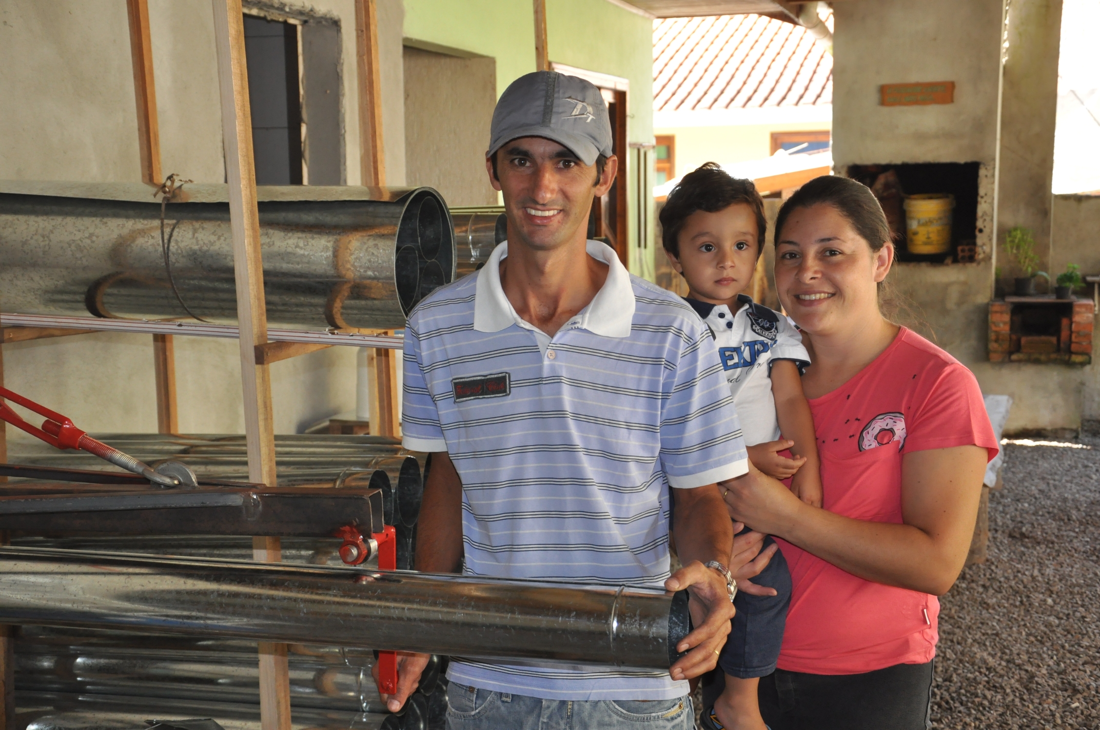 Com espírito empreendedor Maguelniski decidiu ter fabricação própria de calhas e foi por meio da Fomento Paraná, instituição financeira de desenvolvimento do Governo do Estado, que ele conseguiu um financiamento para comprar uma máquina dobradeira e outra para fazer canos galvanizados (de alumínio e inox).