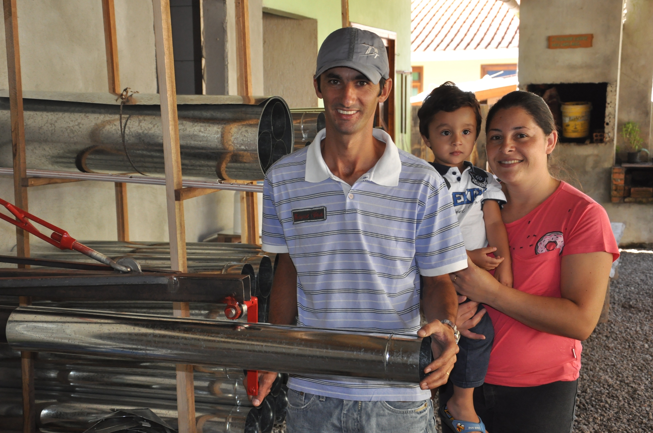 Com espírito empreendedor Maguelniski decidiu ter fabricação própria de calhas e foi por meio da Fomento Paraná, instituição financeira de desenvolvimento do Governo do Estado, que ele conseguiu um financiamento para comprar uma máquina dobradeira e outra para fazer canos galvanizados (de alumínio e inox).