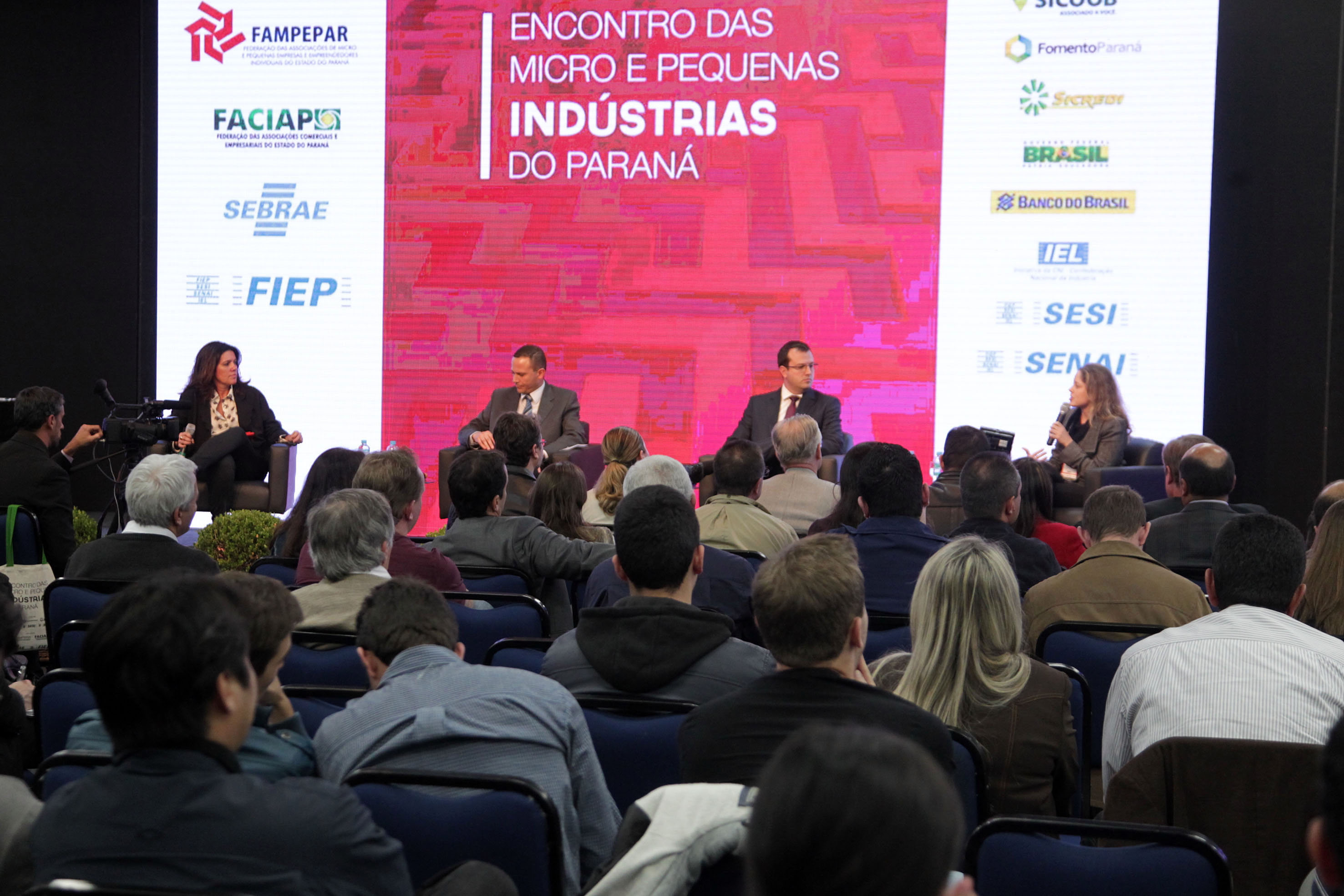 O analista de desenvolvimento da Fomento Paraná Richer de Andrade Matos, participou de com um talk show sobre crédito, que foi mediado pela jornalista da TV Globo e Rede CBN, Mara Luquet, durante o Encontro das Micro e Pequenas Indústrias do Paraná. A Fomento Paraná é uma das patrocinadoras do evento.