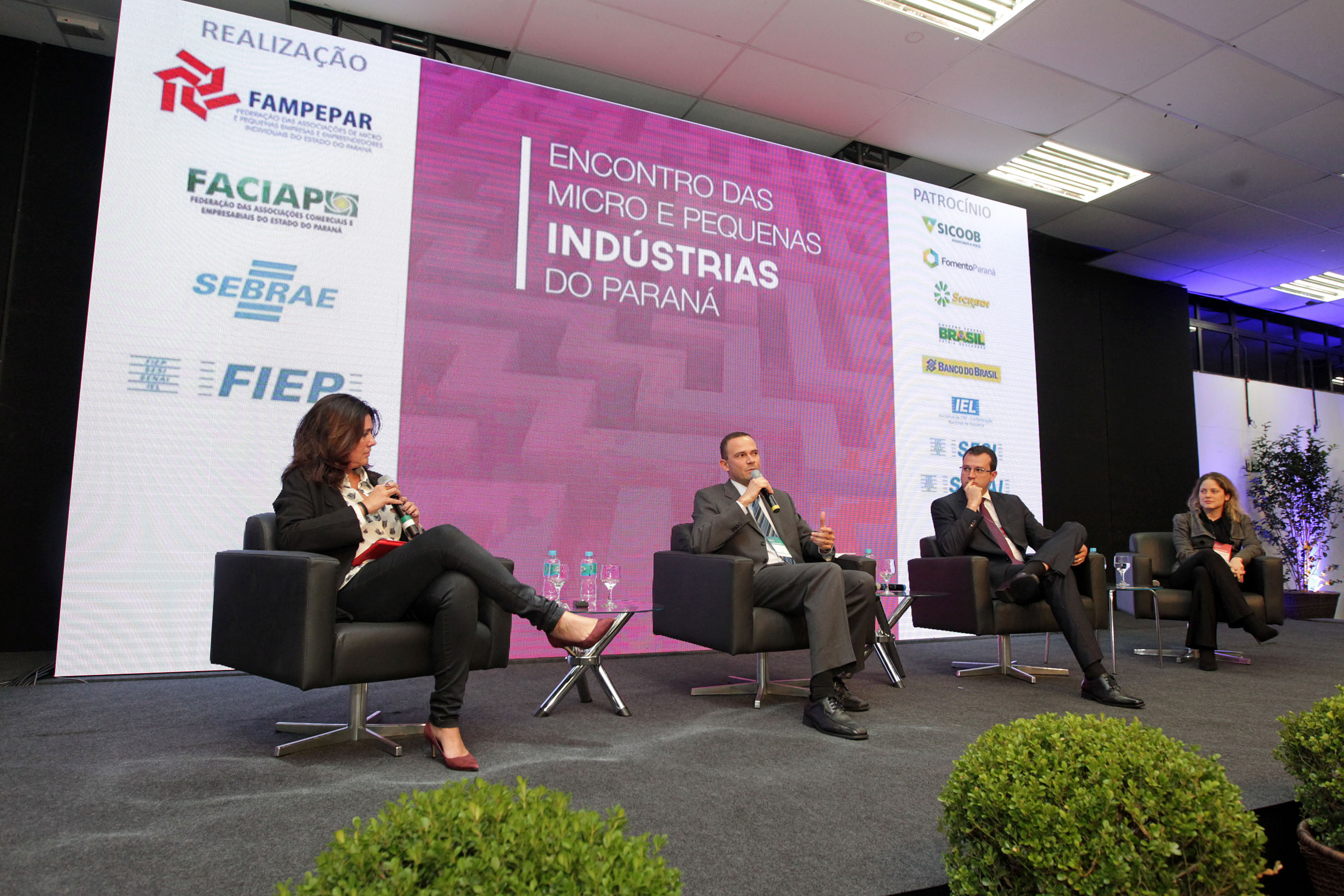 O analista de desenvolvimento da Fomento Paraná Richer de Andrade Matos, participou de com um talk show sobre crédito, que foi mediado pela jornalista da TV Globo e Rede CBN, Mara Luquet, durante o Encontro das Micro e Pequenas Indústrias do Paraná. A Fomento Paraná é uma das patrocinadoras do evento.