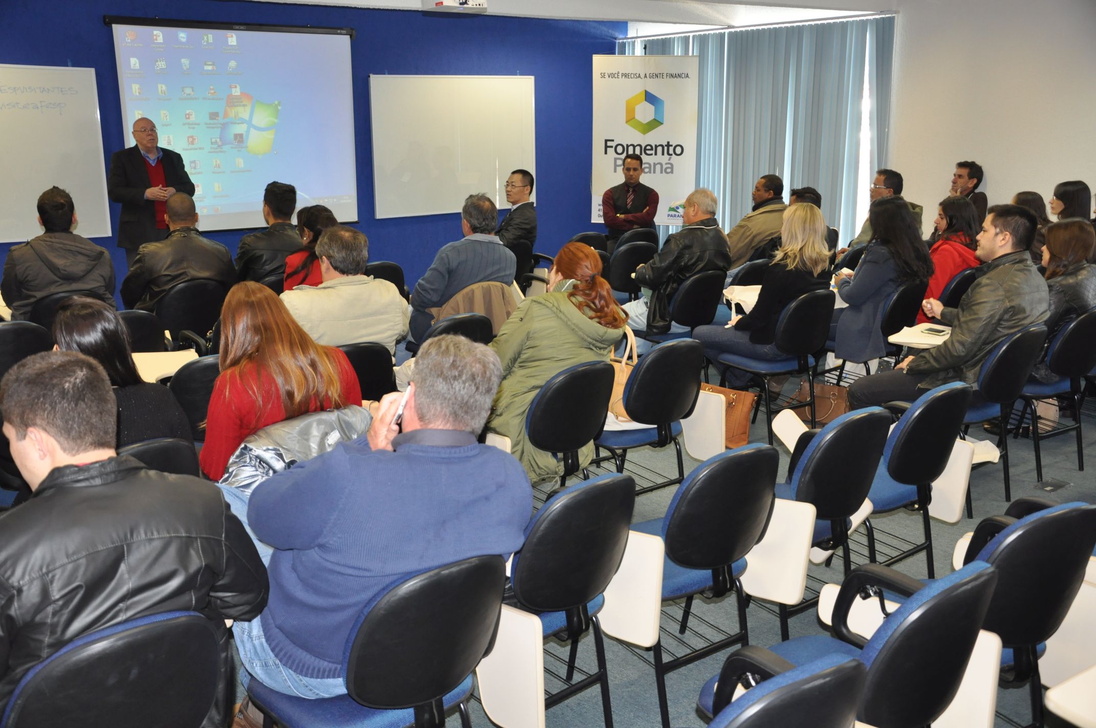 A Fomento Paraná conclui nesta sexta-feira (29) a capacitação de uma nova turma de agentes de crédito. São 49 pessoas que atuam em prefeituras e outras instituições parceiras em todo o Paraná. No total, são 45 municípios representados nessa turma.