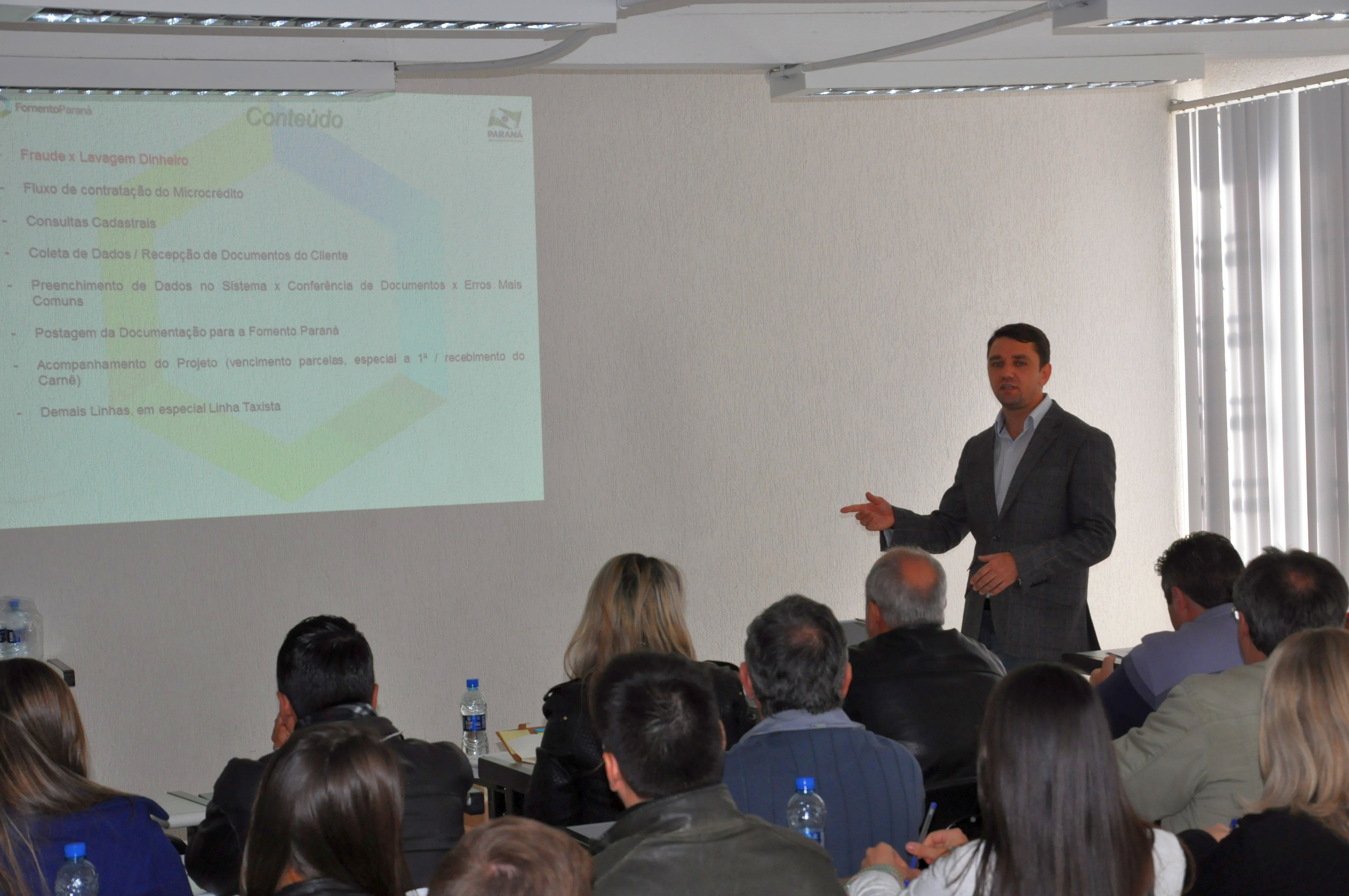 A Fomento Paraná conclui nesta sexta-feira (29) a capacitação de uma nova turma de agentes de crédito. São 49 pessoas que atuam em prefeituras e outras instituições parceiras em todo o Paraná. No total, são 45 municípios representados nessa turma.