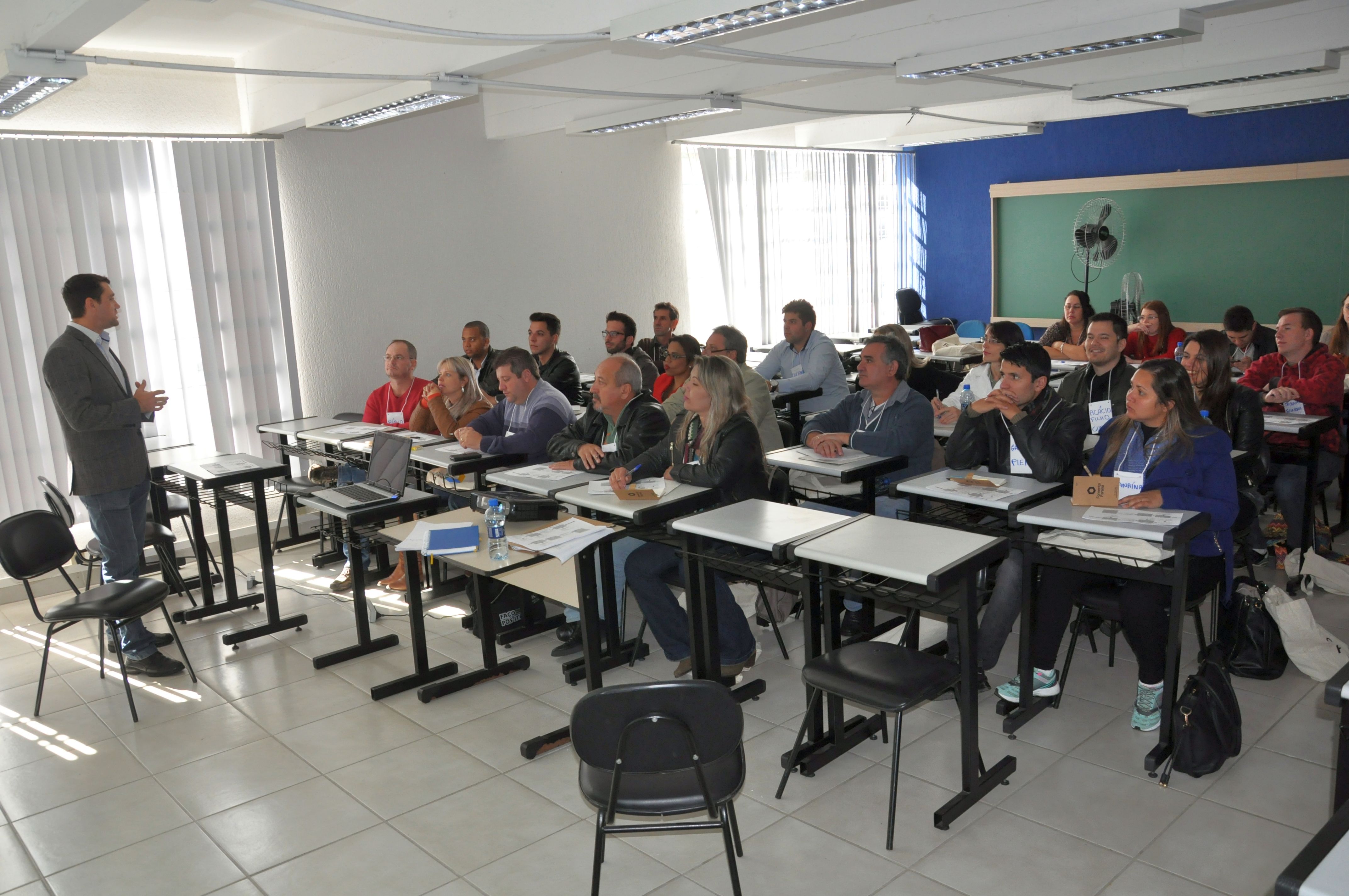 A Fomento Paraná conclui nesta sexta-feira (29) a capacitação de uma nova turma de agentes de crédito. São 49 pessoas que atuam em prefeituras e outras instituições parceiras em todo o Paraná. No total, são 45 municípios representados nessa turma.