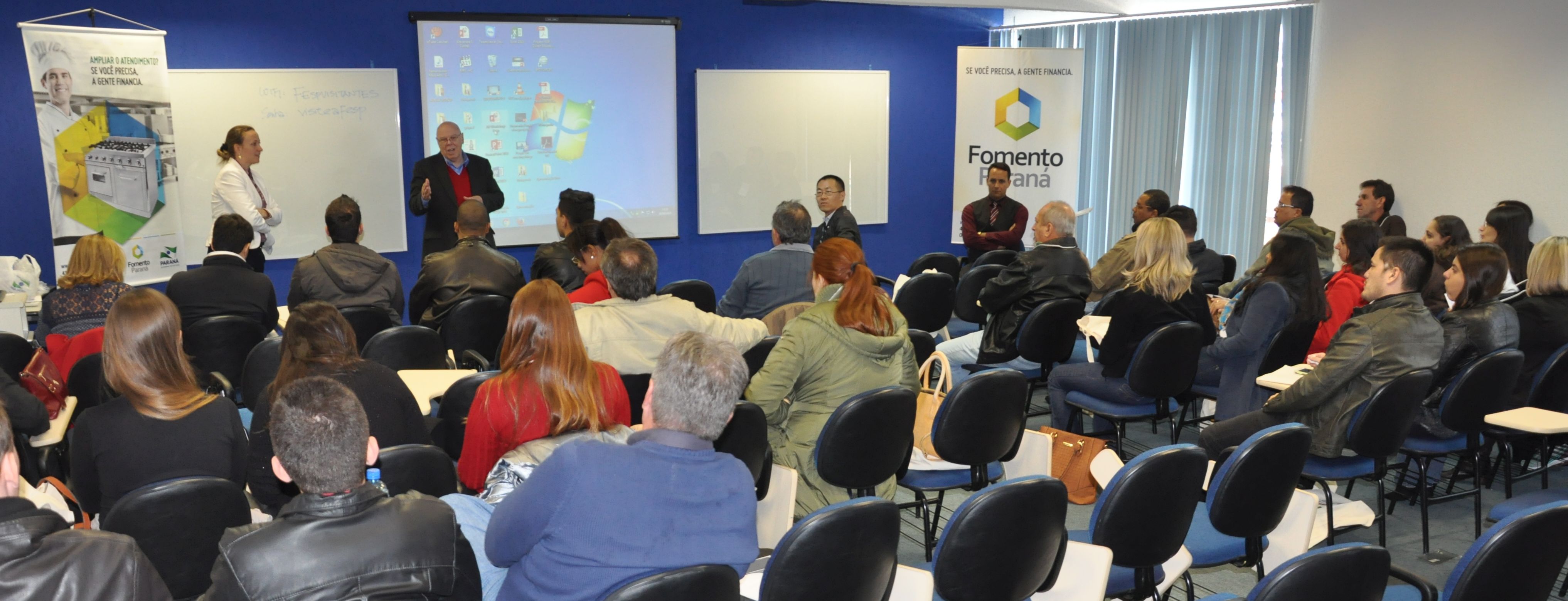 A Fomento Paraná conclui nesta sexta-feira (29) a capacitação de uma nova turma de agentes de crédito. São 49 pessoas que atuam em prefeituras e outras instituições parceiras em todo o Paraná. No total, são 45 municípios representados nessa turma.