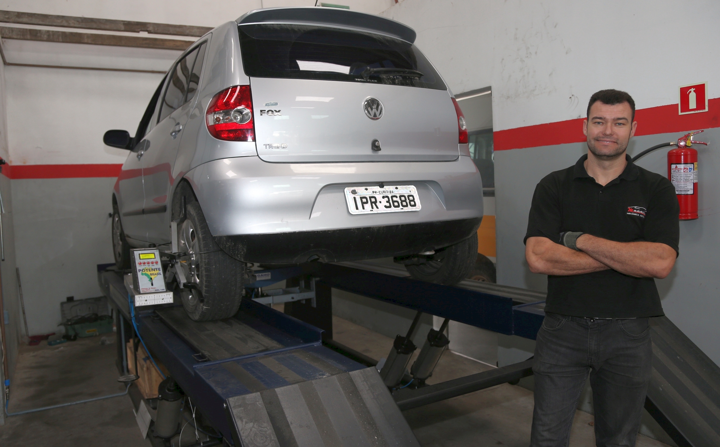 A Fomento Paraná, instituição financeira de desenvolvimento do Governo do Estado, contratou até outubro R$ 45 milhões em operações de microcrédito, batendo, em dez meses, a meta para todo o ano de 2016. O valor alcançado de janeiro a outubro é também superior em quase 30% ao contratado em todo o ano de 2015, que foi de R$ 35 milhões. Na imagem, o empreendedor Moacir Xavier, da Macchina Mecânica Automotiva.