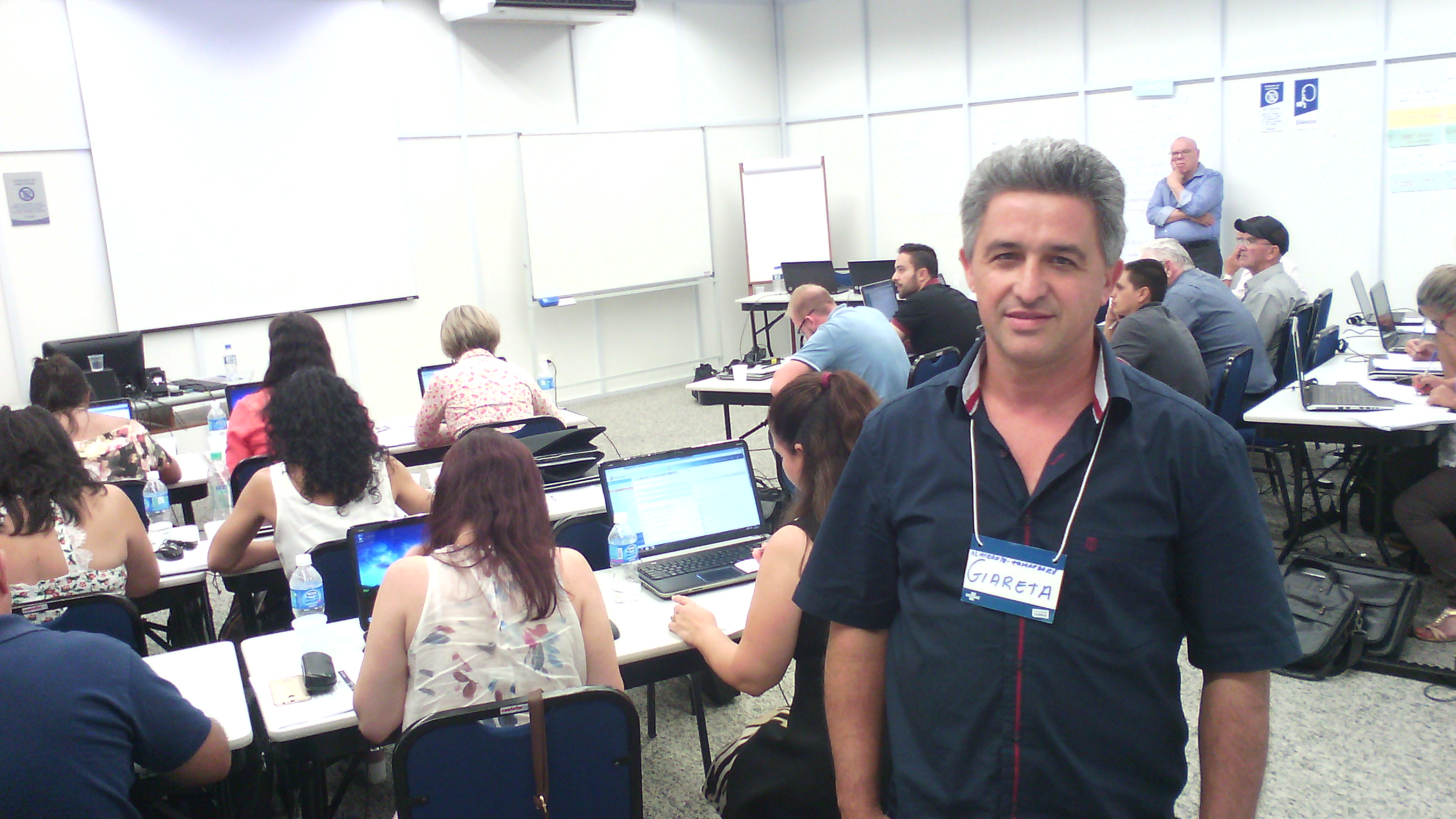 Turma extraordinária do curso de capacitação foi aberta para atender à demanda dos novos prefeitos eleitos e tem representantes de diversas regiões do estado. Na imagem, Valdecir Giareta, de Almirante Tamandaré.