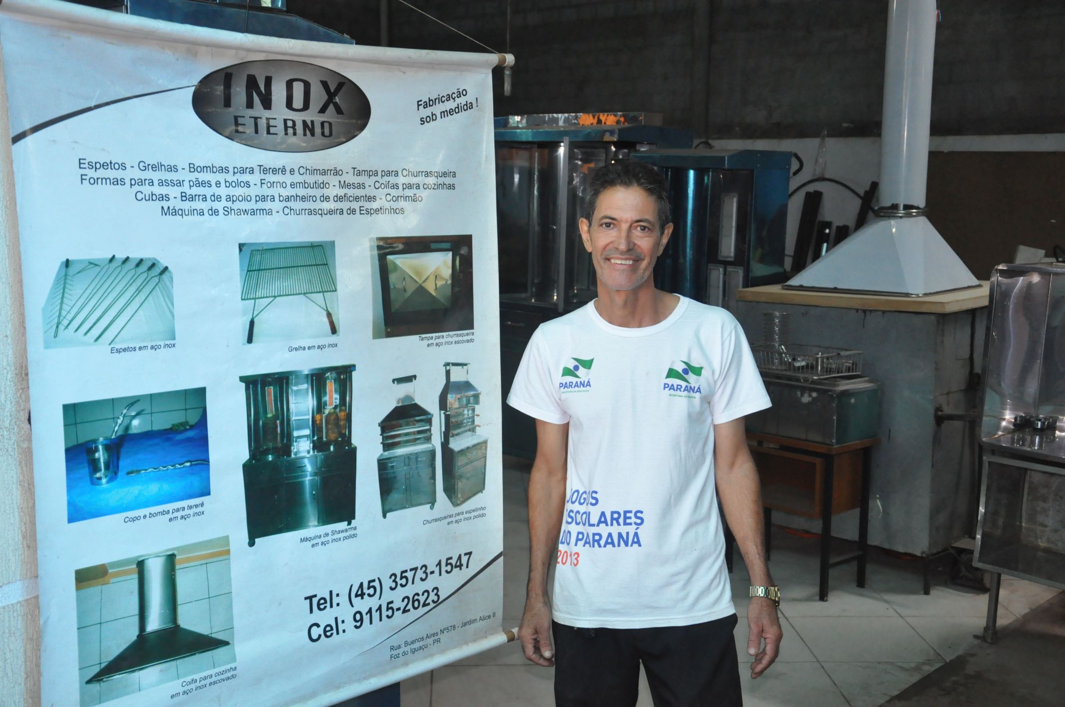 Marcelino fabrica artefaros de inox, como máquinas de shawarma, churrasqueiras, espetos e copos de tereré. Crédito da Fomento Paraná ajudou empreendedor na compra de máquinas e reforma do barracão.
