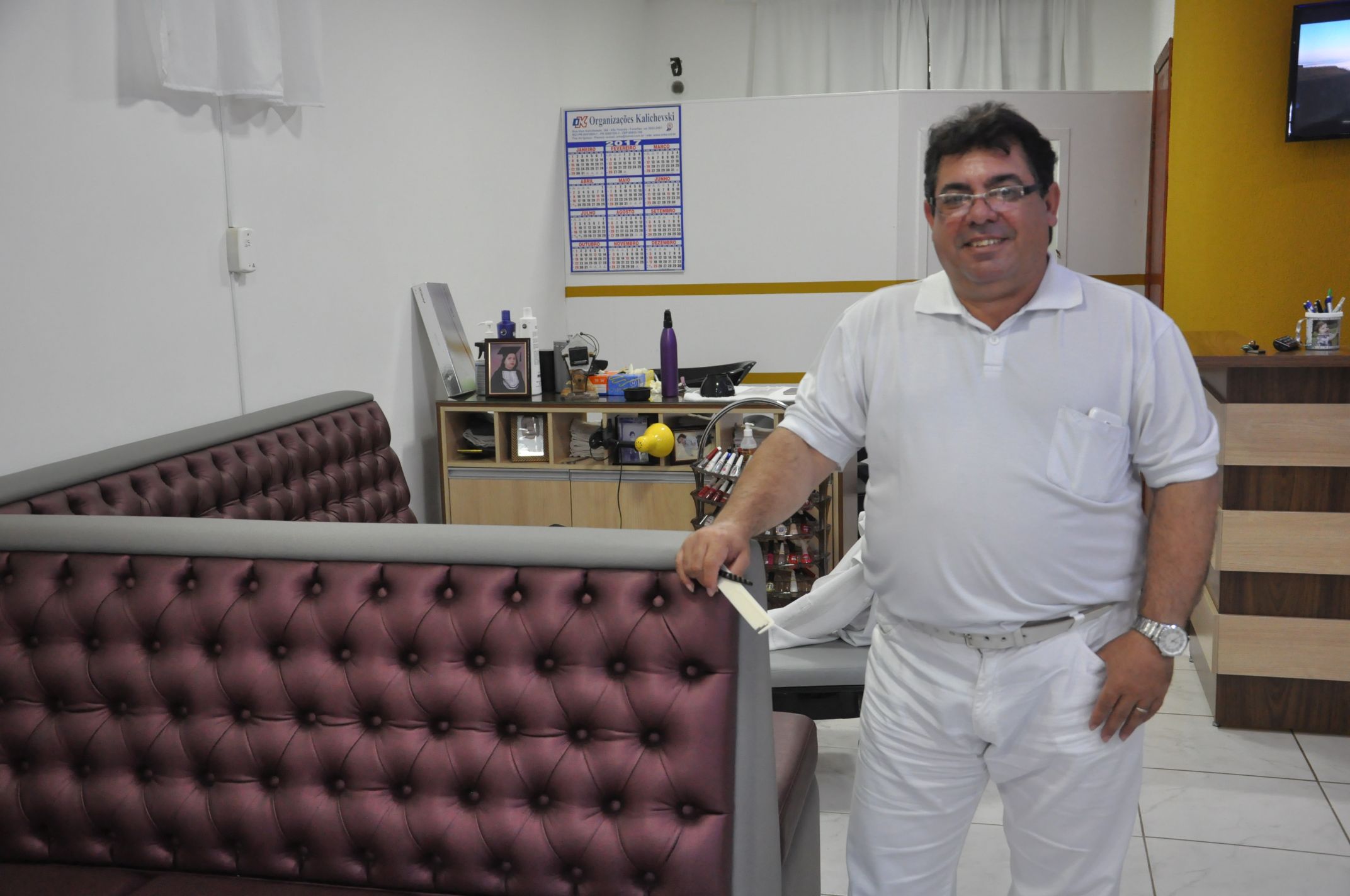 Com 35 anos de profissão, Valdeci trabalhou por mais de duas décadas no mesmo ponto na Vila Yolanda, em Foz do Iguaçu. No início do ano, resolveu mudar para um novo ambiente, na mesma vizinhança. Para reformar o novo local e atender melhor os clientes, contou com apoio da Fomento Paraná.