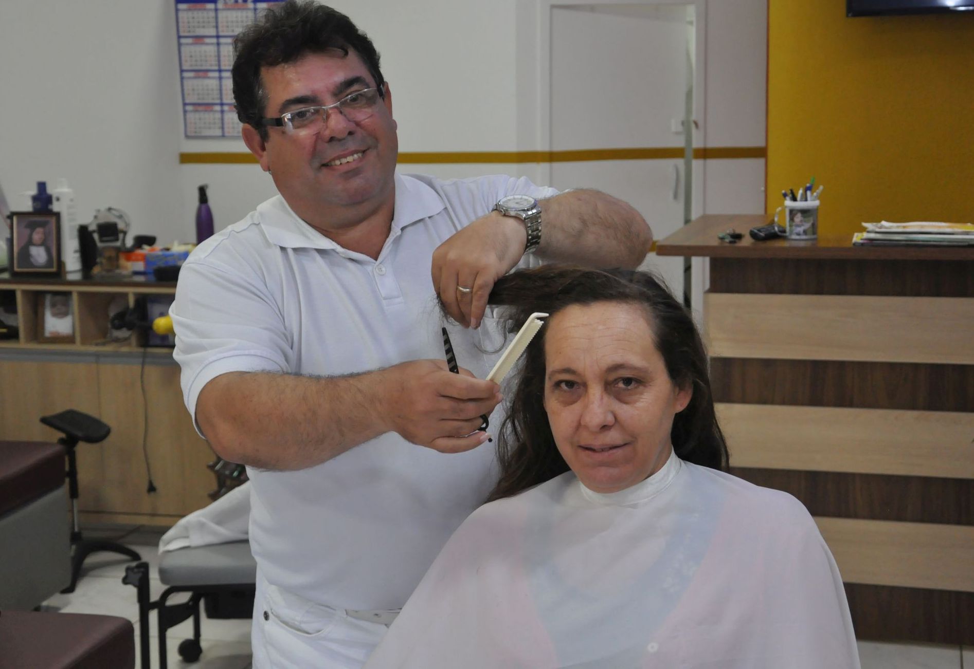 Com 35 anos de profissão, Valdeci trabalhou por mais de duas décadas no mesmo ponto na Vila Yolanda, em Foz do Iguaçu. No início do ano, resolveu mudar para um novo ambiente, na mesma vizinhança. Para reformar o novo local e atender melhor os clientes, contou com apoio da Fomento Paraná.