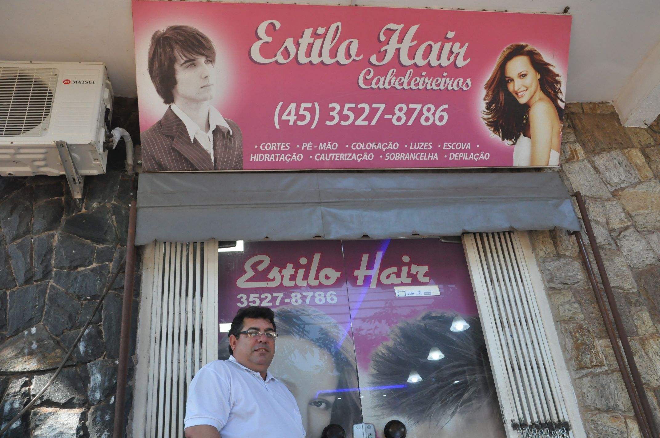 Com 35 anos de profissão, Valdeci trabalhou por mais de duas décadas no mesmo ponto na Vila Yolanda, em Foz do Iguaçu. No início do ano, resolveu mudar para um novo ambiente, na mesma vizinhança. Para reformar o novo local e atender melhor os clientes, contou com apoio da Fomento Paraná.