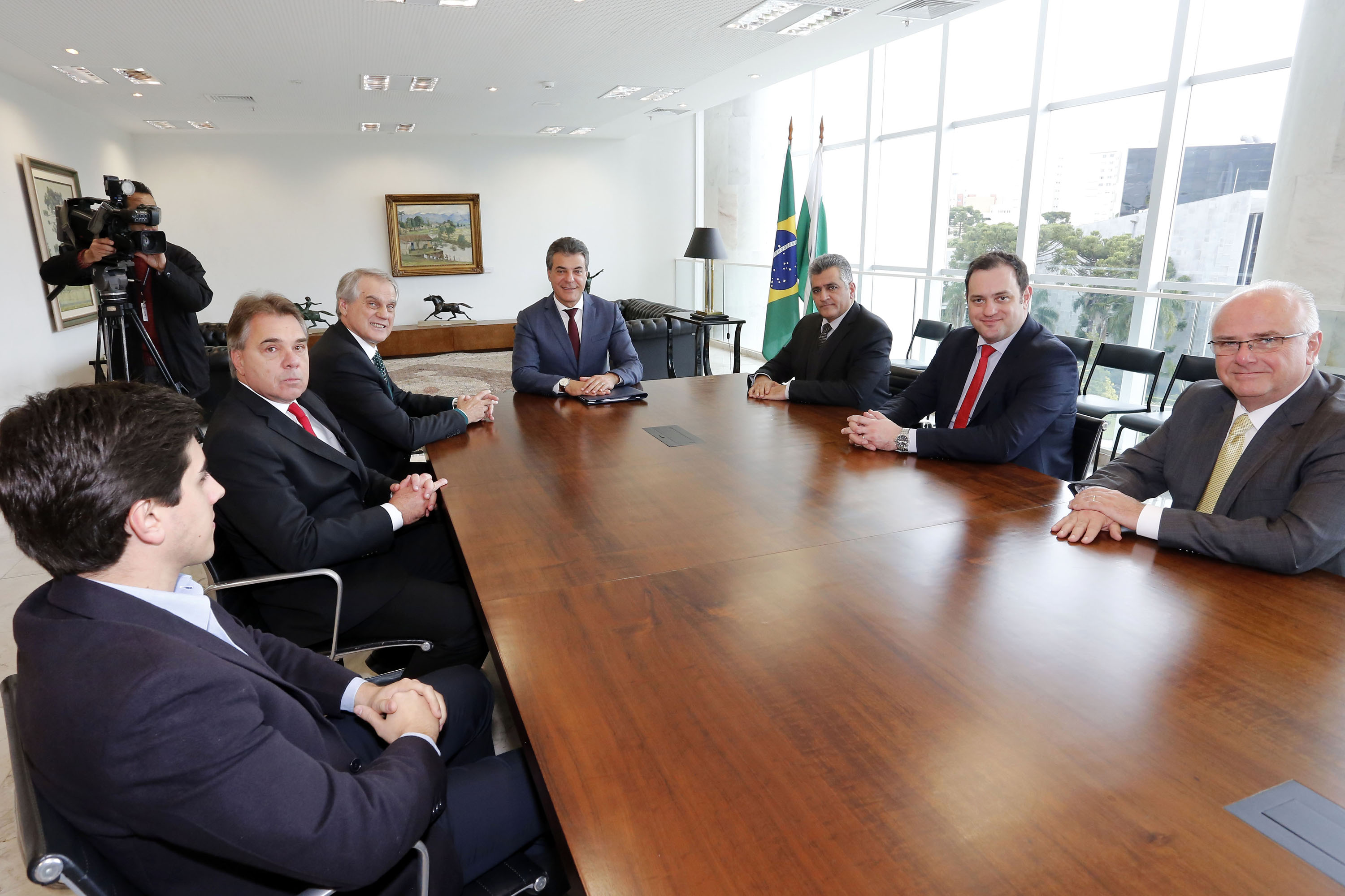 O presidente da instituição, Vilson Ribeiro de Andrade, e diretores executivos apresentaram as linhas de trabalho. Será dado prosseguimento às políticas de apoio aos municípios e às micro, pequenas e médias empresas.