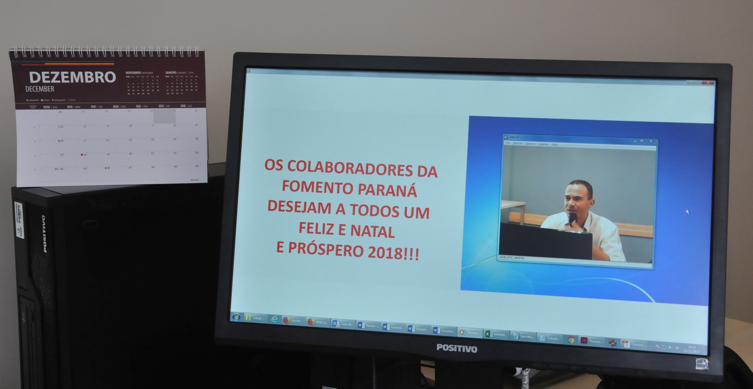 A Fomento Paraná realizou dois encontros virtuais via transmissão webcast com correspondentes e agentes de crédito nesta terça-feira, 7/12. A transmissão foi realizada a partir das instalações da Celepar, que preparou uma sala de bate-papo e os equipamentos para transmissão em vídeo para todo o estado.