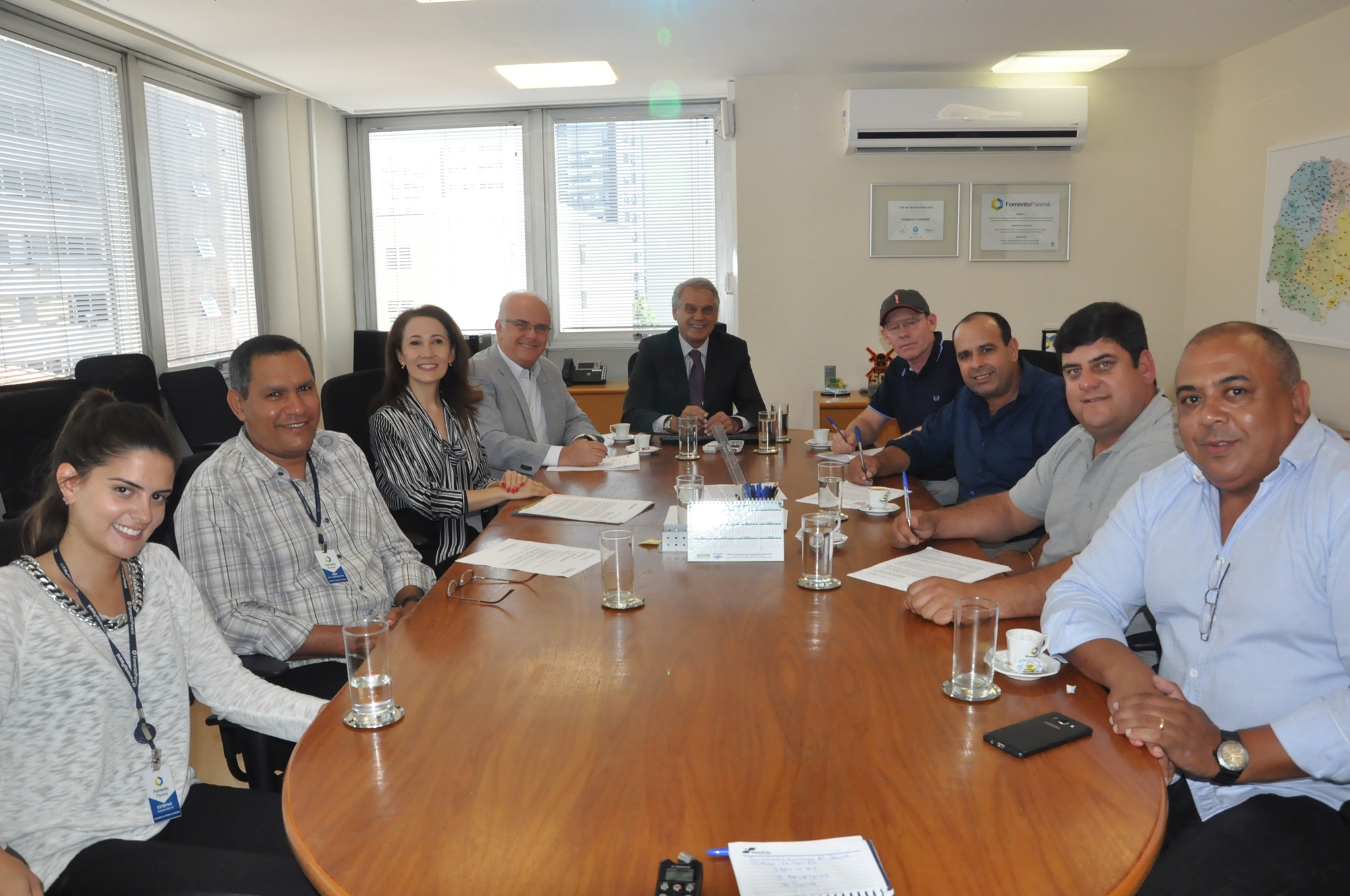 Doutor Ulysses contrata financiamento para pavimentação e conservação de estradas.