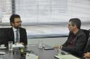 O diretor-presidente da Fomento Paraná, Heraldo Neves, e o empresário Adriano Krzyuy, presidente da Assespro-Paraná, assinaram contrato que credencia a Assespro para atuar como correspondente Fomento Paraná.