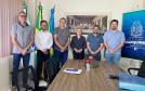 Comitiva da Fomento Paraná e lideranças locais da cidade de Marquinhos posam para imagem