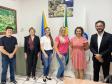 Em Manfrinópolis, com a prefeita Fátima Pegoraro Oliveira, o vice-prefeito Taisller Guimarães da Silva, a secretária de Administração e Finanças, Joviana Frizzo. 