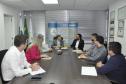 O secretário de Estado do Trabalho, Qualificação e Renda, Mauro Moraes, e o diretor-presidente da Fomento Paraná, Heraldo Neves, assinam renovação de parceria