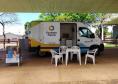 Van da Fomento Paraná preparada para atender empreendedores em Guaíra durante a caravana de Crédito Fomento Turismo, em 2022.