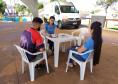 Agente de Crédito atende empreendedores em Guaíra durante a caravana de Crédito Fomento Turismo, em 2022.